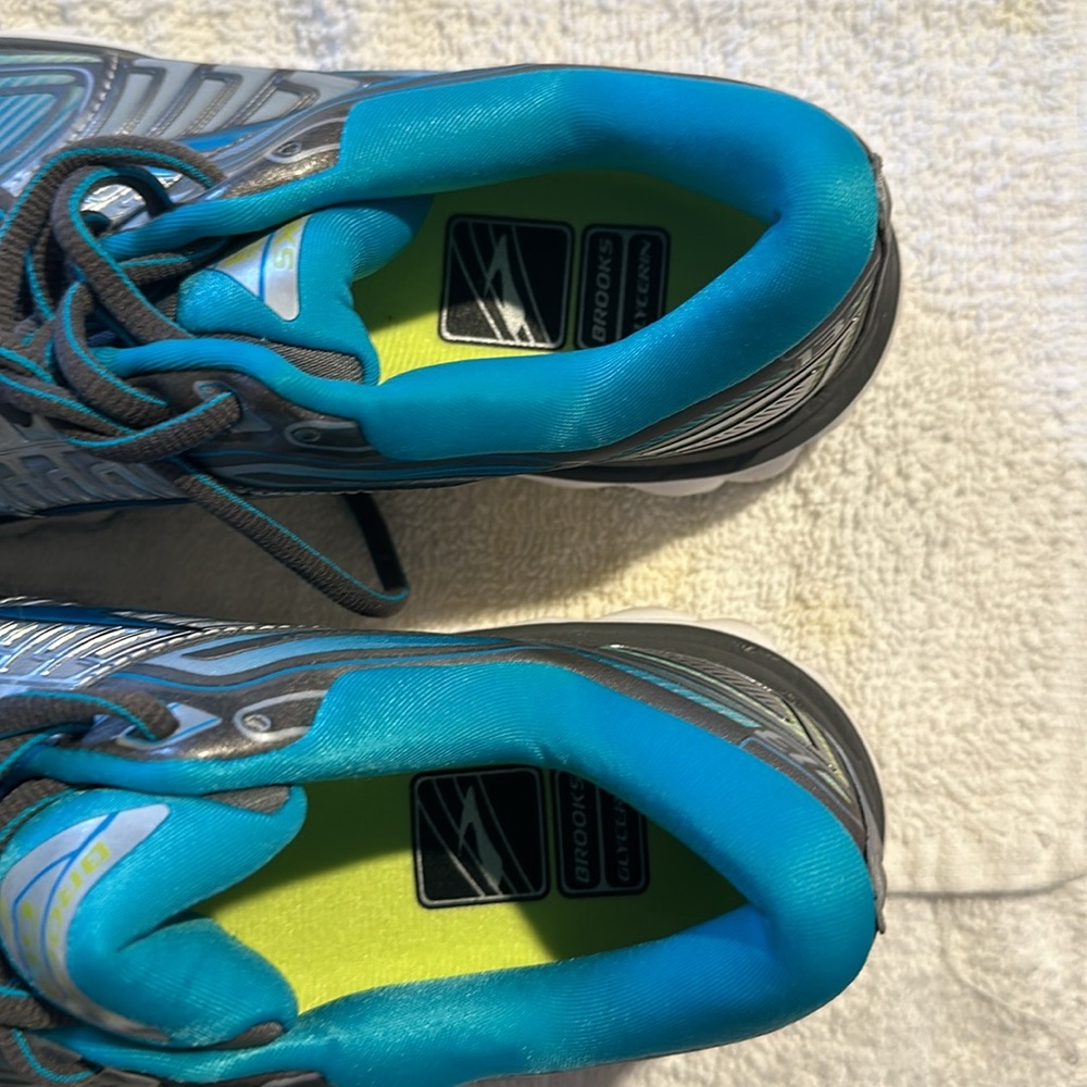 Great Condition, Only Worn Once Inside. Brooks Gl… - image 5